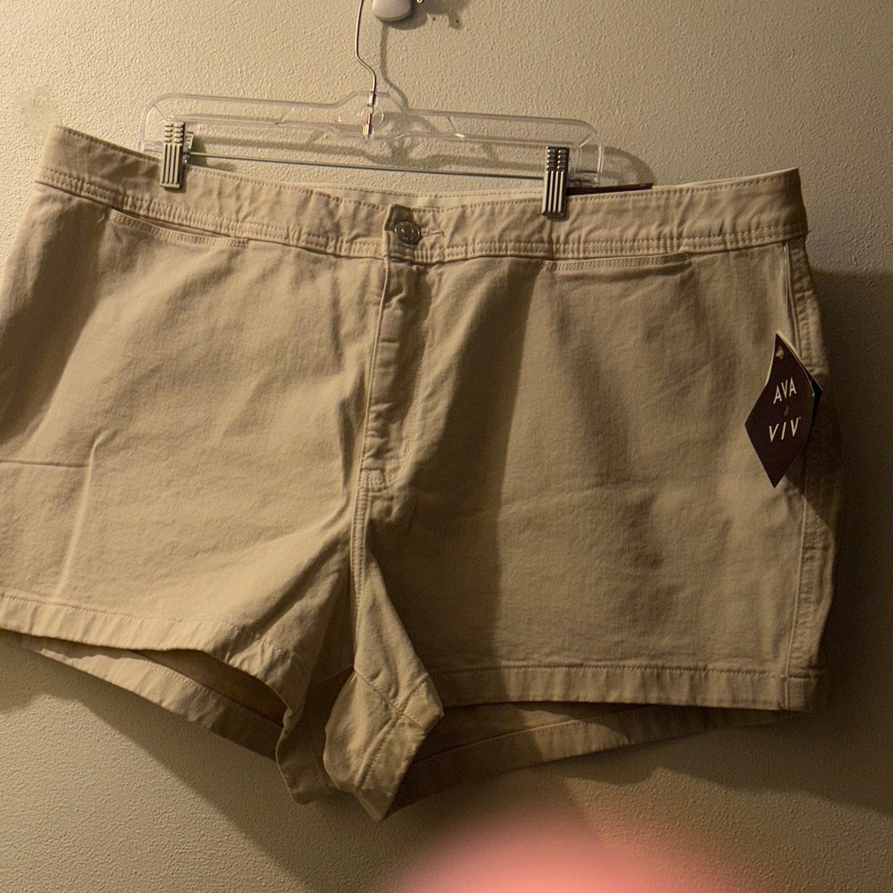 Ava & Viv Woman’s Light Tan Casual Shorts plus size 22
